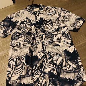 7 Diamonds (M) button down shirt sleeve